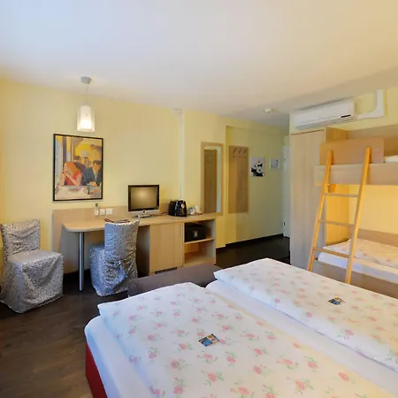 Derby - Self Check-in Hotel 3*