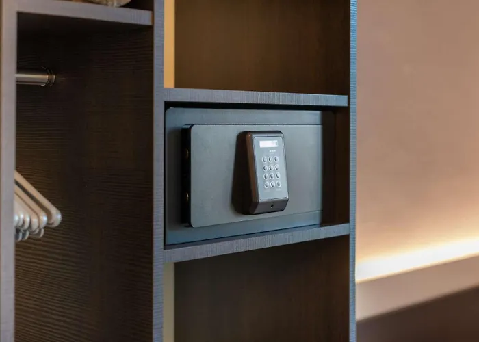 Отель Derby - Self Check-in 3*